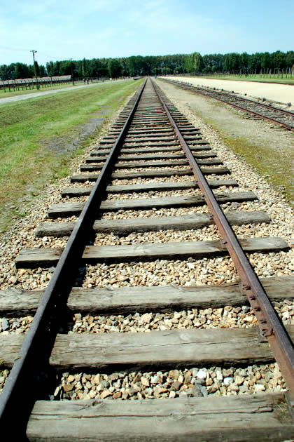 Línea ferroviaria y rampa de selección