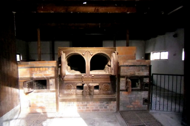 El primer horno crematorio del campo
