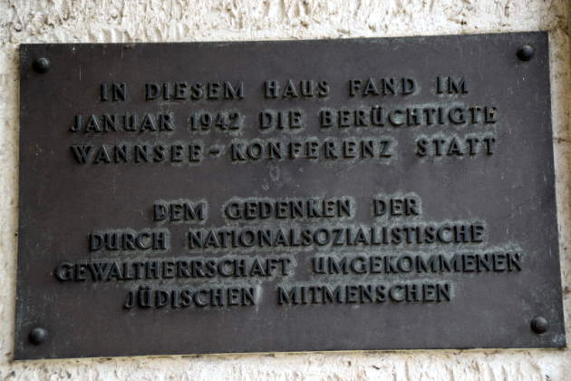 Placa memorial de la Casa de la Conferencia de Wannsee
